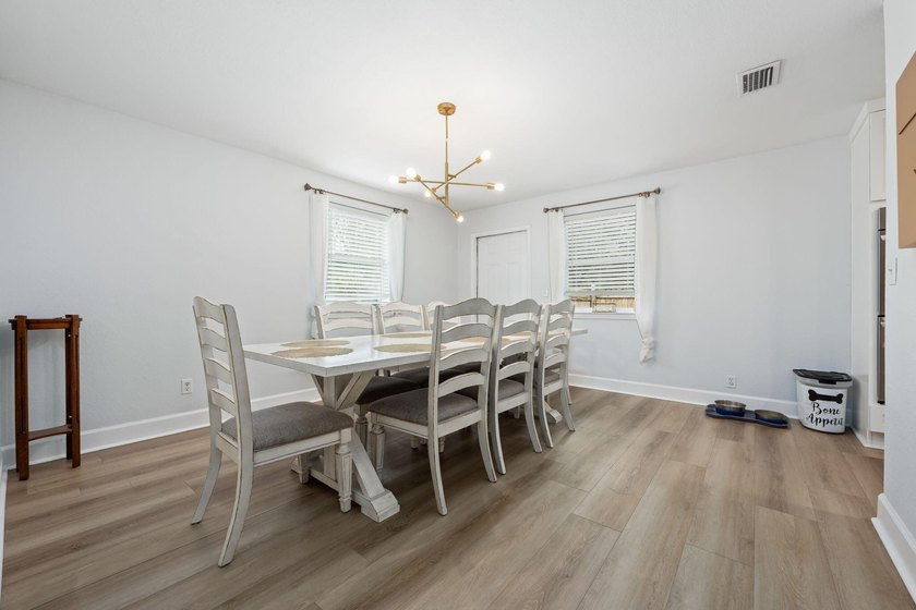 Nestled in the heart of Valparaiso, this 6 bedroom 3 bath gem - photo 8