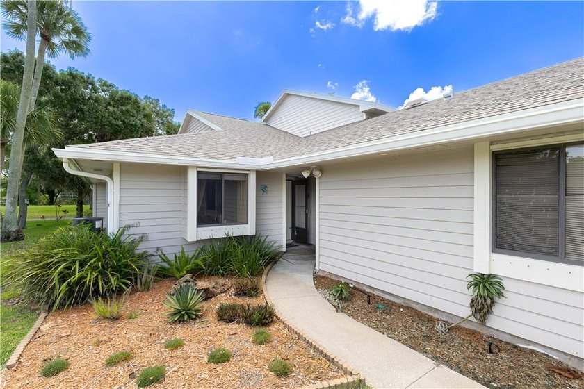Rarely available, highly desired end unit with lots of privacy - photo 3