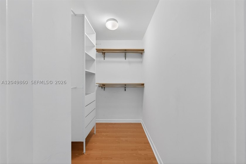 Spectacular loft with stunning urban views in a prime Downtown - photo 12