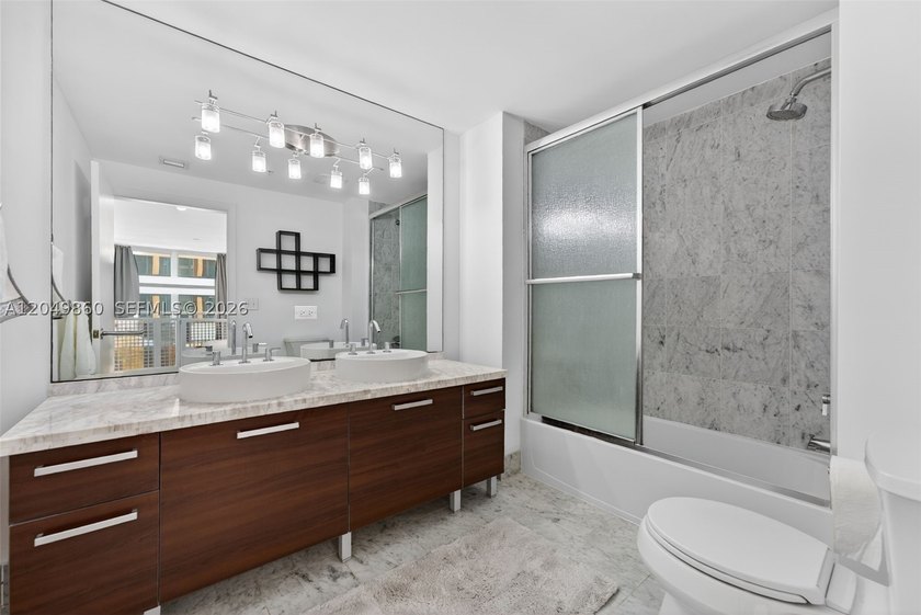 Spectacular loft with stunning urban views in a prime Downtown - photo 13