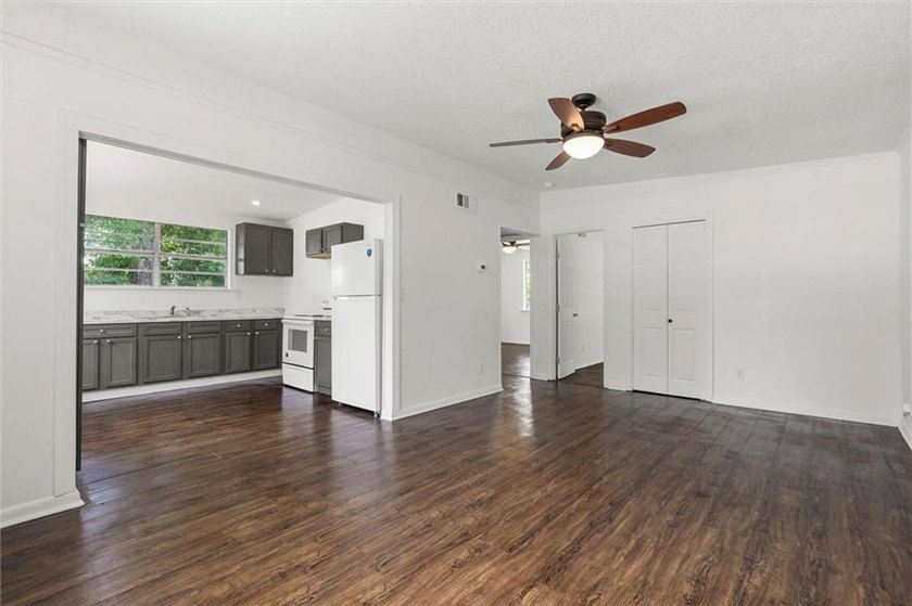 Prime investment opportunity, triplex in Gulf Shores! This - photo 5