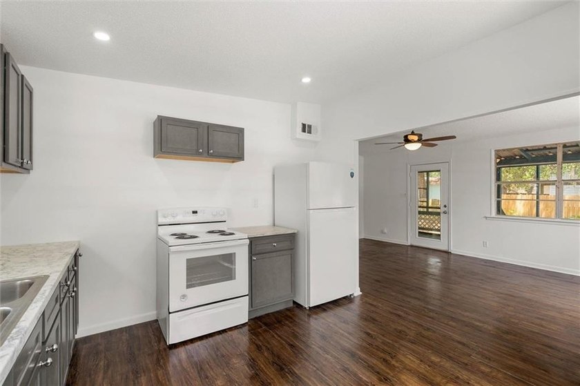 Prime investment opportunity, triplex in Gulf Shores! This - photo 7
