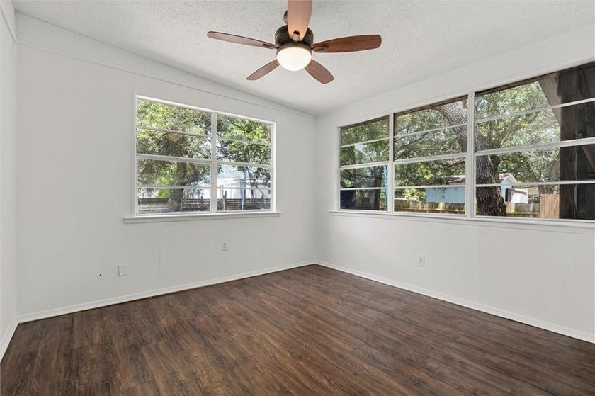 Prime investment opportunity, triplex in Gulf Shores! This - photo 8