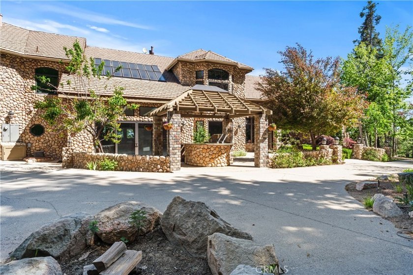 Discover the epitome of luxury at this extraordinary estate in - photo 49