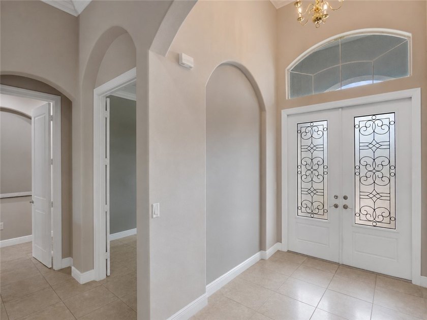 GHO Sawgrass former model home on fenced .40 lake lot with - photo 3