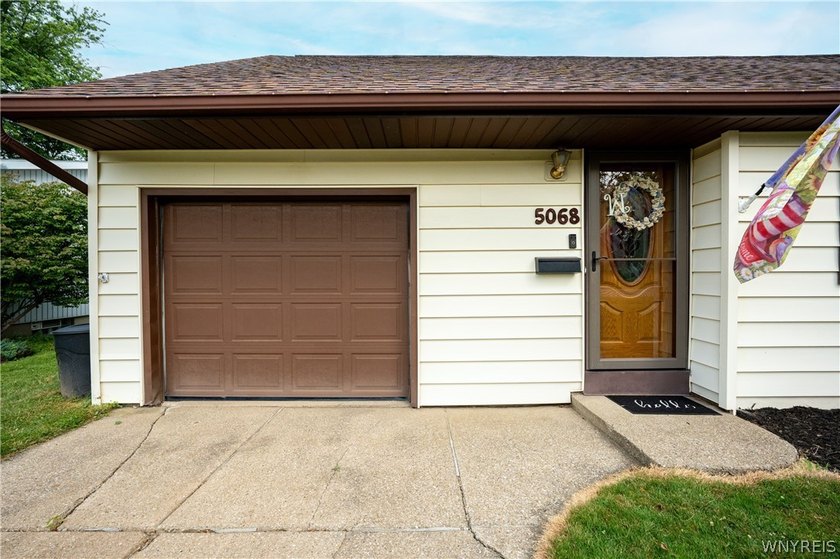 Welcome home to this inviting 4-bedroom, 1.5-bath residence - photo 4
