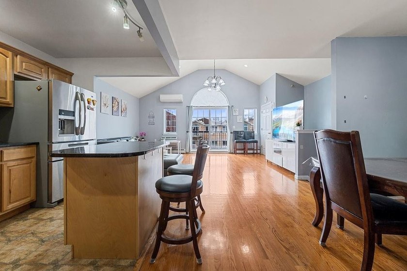 Introducing a beautifully designed 1,157 sq ft, 3-bedroom - photo 5