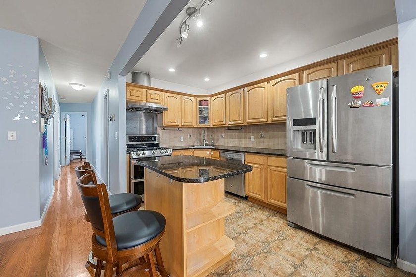 Introducing a beautifully designed 1,157 sq ft, 3-bedroom - photo 6