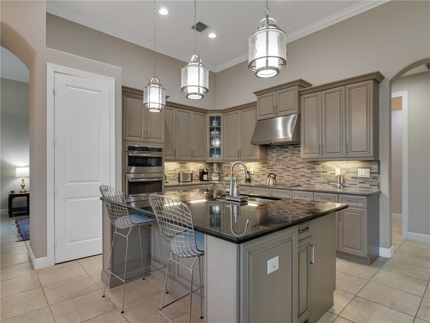GHO Sawgrass former model home on fenced .40 lake lot with - photo 10