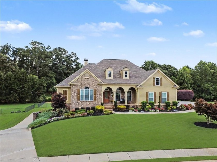 BEAUTIFULLY MAINTAINED 5 BED, 4.5 BATH RANCH HOME ON FINISHED - photo 2