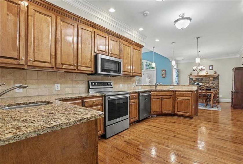 BEAUTIFULLY MAINTAINED 5 BED, 4.5 BATH RANCH HOME ON FINISHED - photo 10