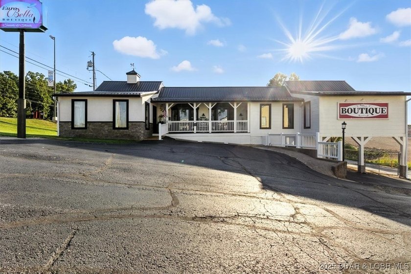 Discover the potential of this exceptional commercial property - photo 11