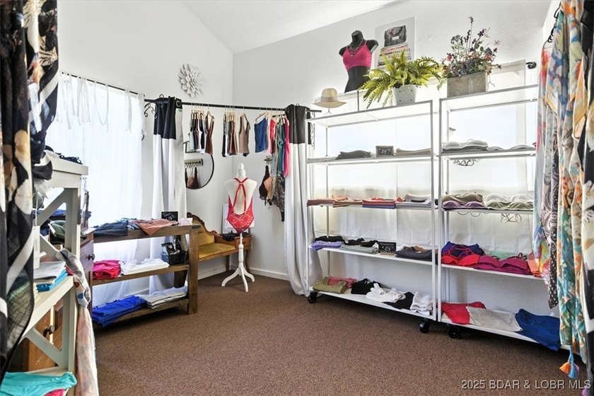 Discover the potential of this exceptional commercial property - photo 17