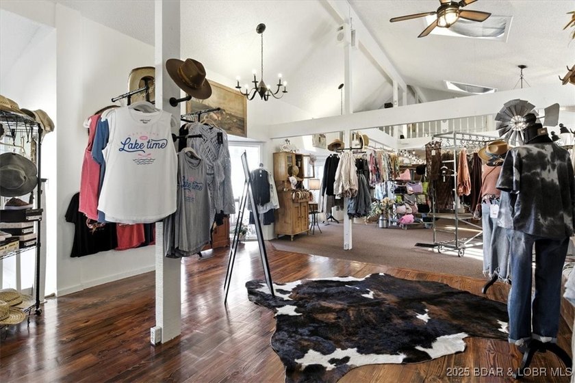 Discover the potential of this exceptional commercial property - photo 24