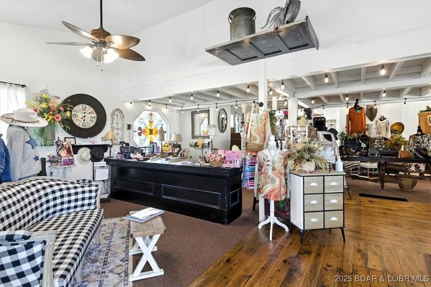 Discover the potential of this exceptional commercial property - photo 37