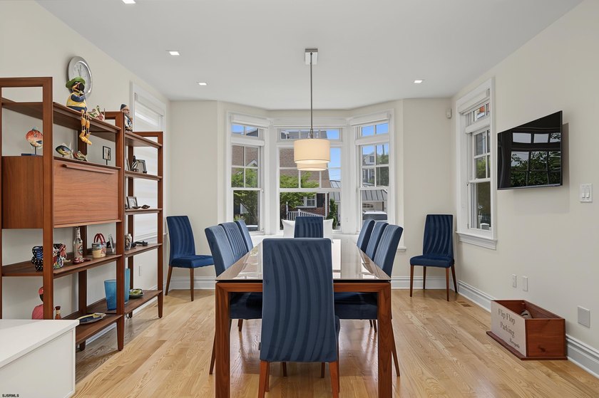 CUSTOM LEEDS-BUILT HOME JUST TWO BLOCKS TO THE BEACH! Built in - photo 11