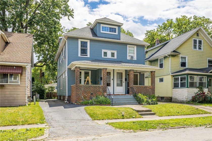 Don't miss this fantastic opportunity to own a spacious - photo 2