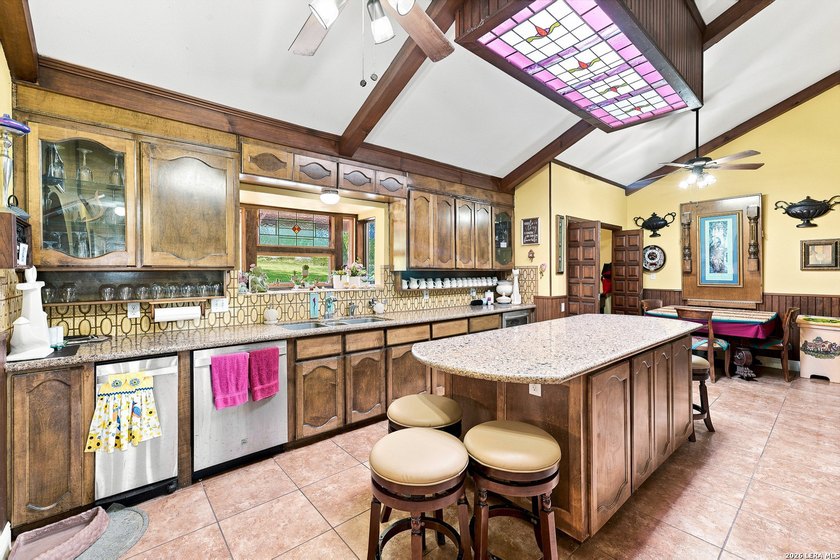 An extraordinary waterfront estate where timeless craftsmanship - photo 16