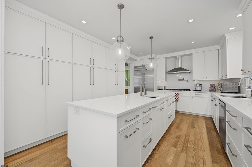 CUSTOM LEEDS-BUILT HOME JUST TWO BLOCKS TO THE BEACH! Built in - photo 17