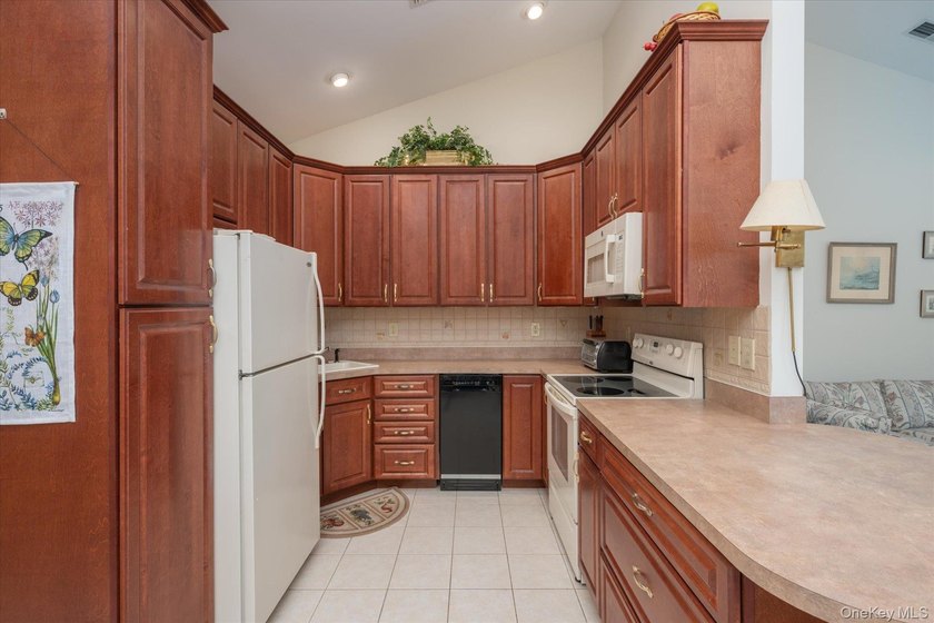 Welcome to this well maintained 2 bedroom, 2 full bath condo - photo 8
