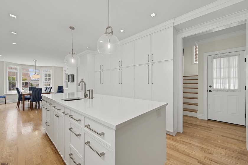 CUSTOM LEEDS-BUILT HOME JUST TWO BLOCKS TO THE BEACH! Built in - photo 18