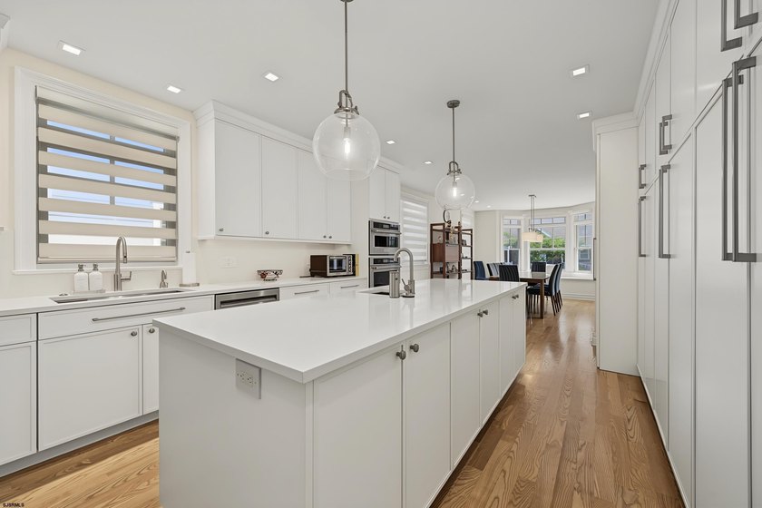 CUSTOM LEEDS-BUILT HOME JUST TWO BLOCKS TO THE BEACH! Built in - photo 19