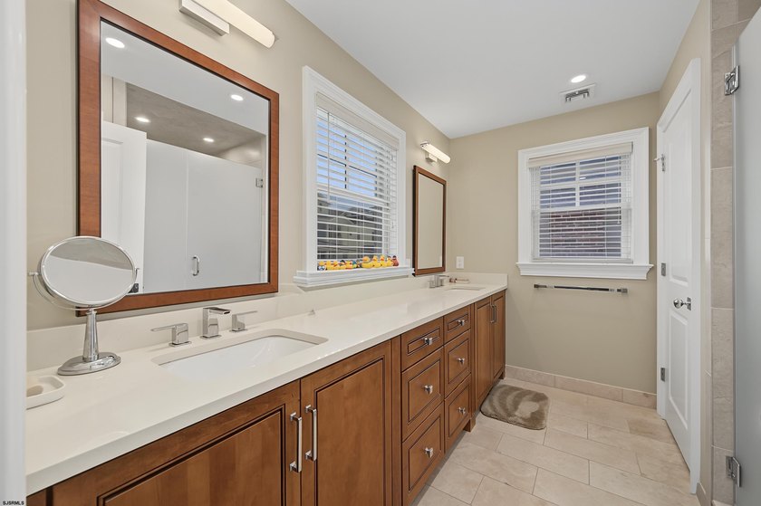 CUSTOM LEEDS-BUILT HOME JUST TWO BLOCKS TO THE BEACH! Built in - photo 25