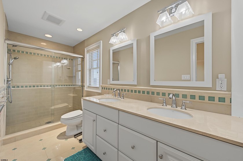 CUSTOM LEEDS-BUILT HOME JUST TWO BLOCKS TO THE BEACH! Built in - photo 31
