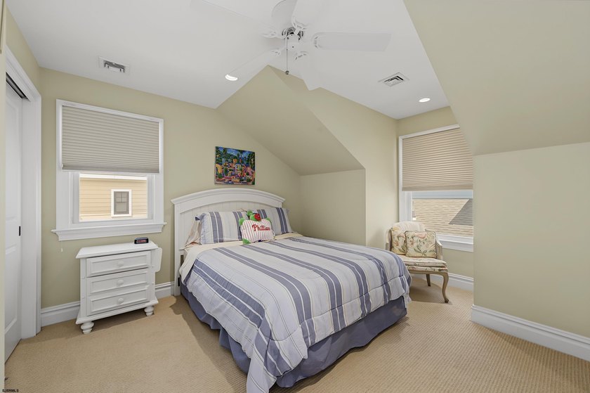 CUSTOM LEEDS-BUILT HOME JUST TWO BLOCKS TO THE BEACH! Built in - photo 36
