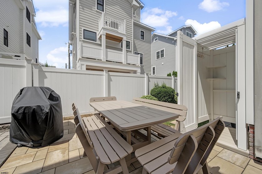 CUSTOM LEEDS-BUILT HOME JUST TWO BLOCKS TO THE BEACH! Built in - photo 41