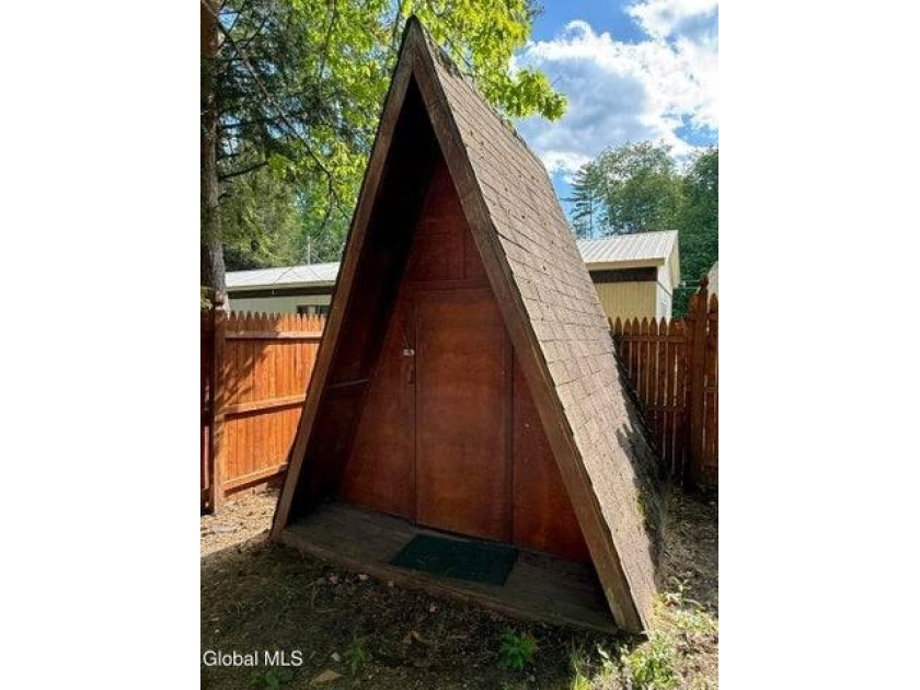 - Located in the Sacandaga Heights Beach Assoc and less than 1/2 - photo 7