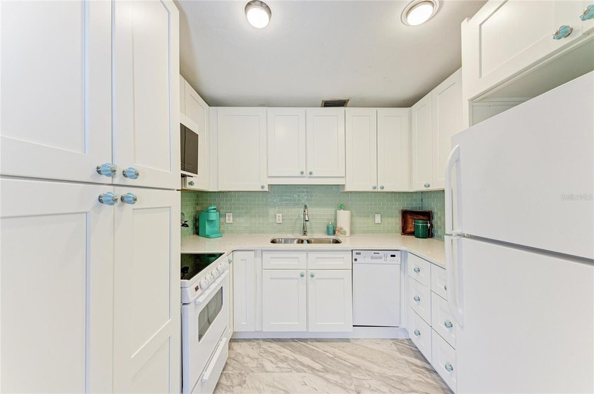 Enjoy affordable Florida living in this well-maintained - photo 11