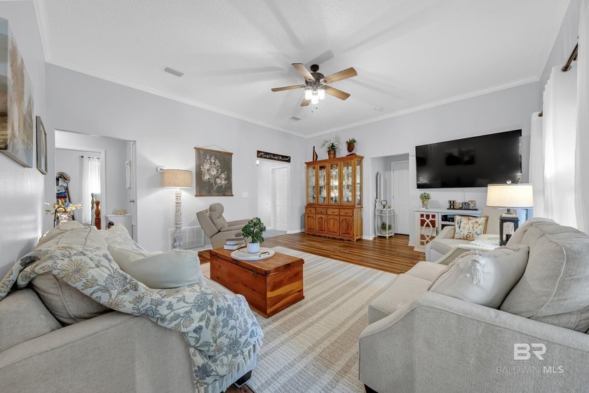 Welcome to your immaculate, turn-key oasis perfectly situated in - photo 5