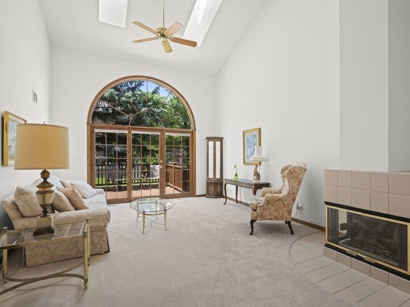 Enjoy maintenance free living in this spacious On The Park - photo 3