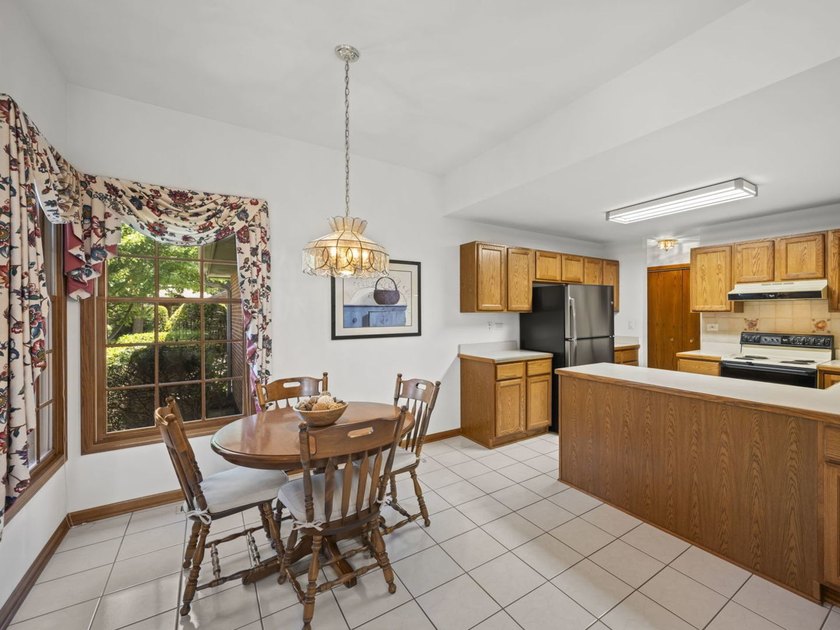 Enjoy maintenance free living in this spacious On The Park - photo 6