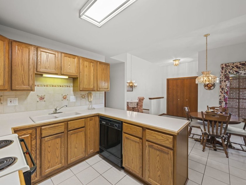 Enjoy maintenance free living in this spacious On The Park - photo 8