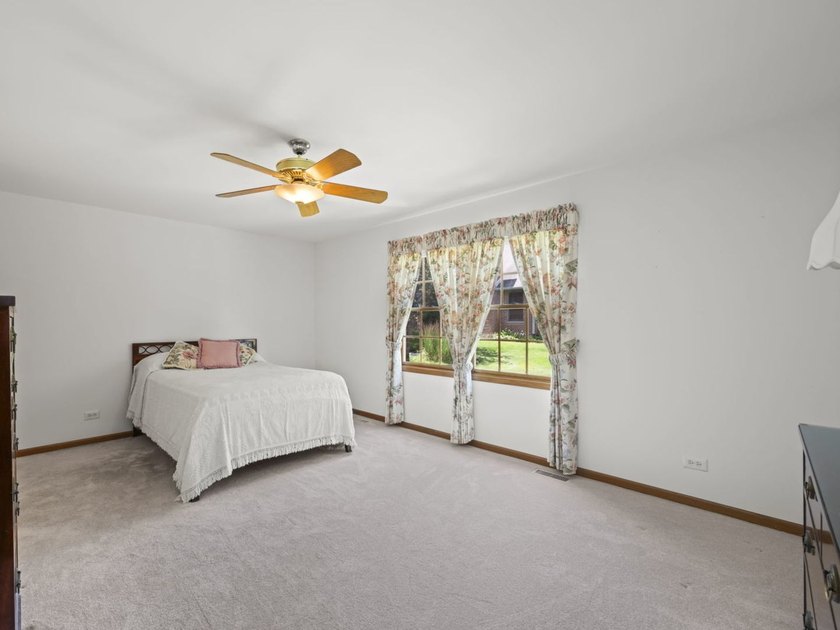 Enjoy maintenance free living in this spacious On The Park - photo 10