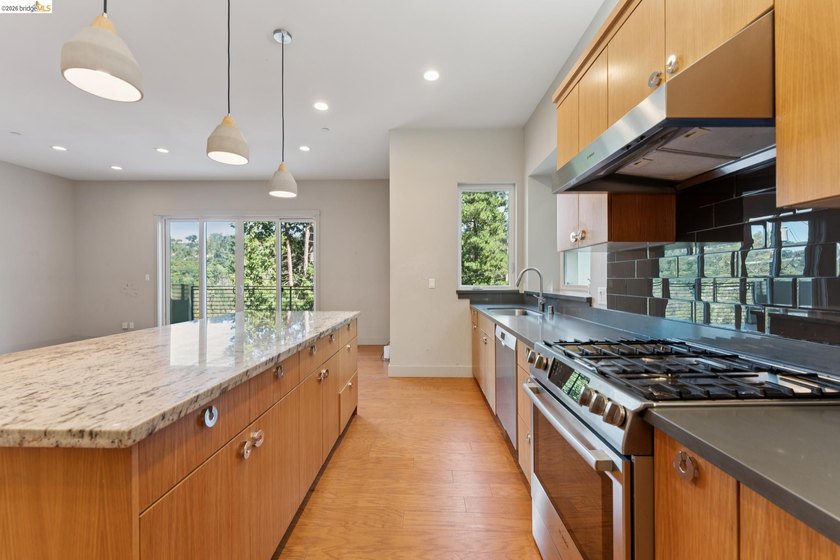 Contractor Special/ Fixer! Incredible Opportunity in the - photo 12
