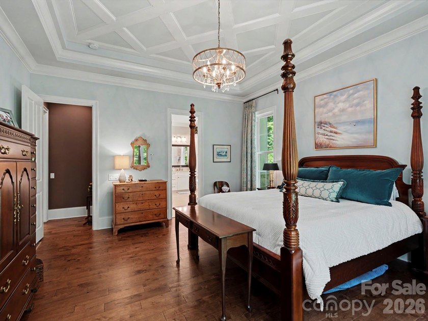 A first offering of this custom-built Simonini home in The - photo 18