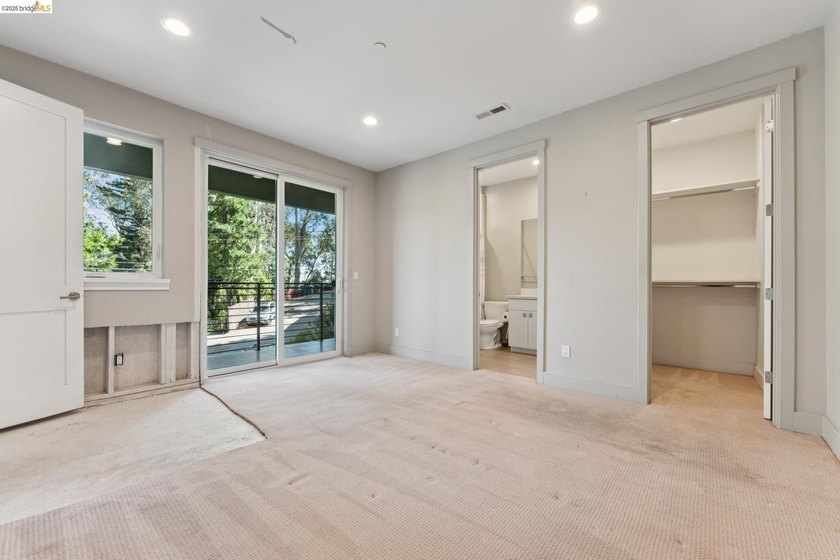 Contractor Special/ Fixer! Incredible Opportunity in the - photo 33