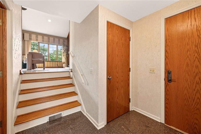 Welcome to 135 Orchard Park Blvd.- one of Irondequoit's most - photo 4