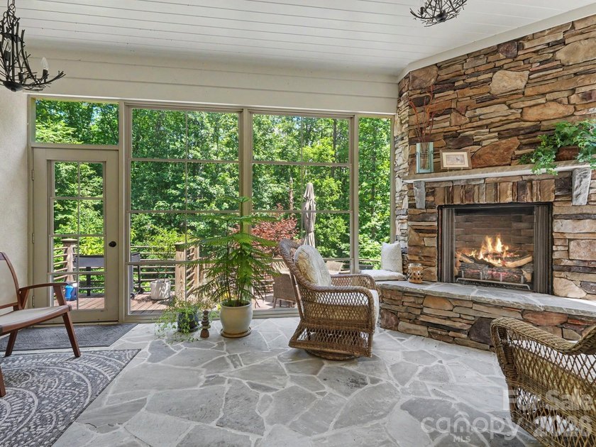 A first offering of this custom-built Simonini home in The - photo 39
