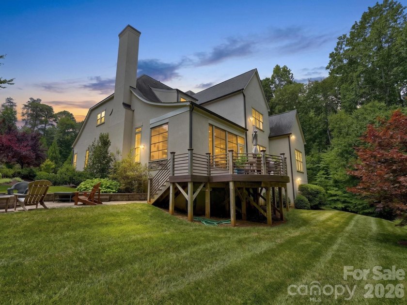 A first offering of this custom-built Simonini home in The - photo 43