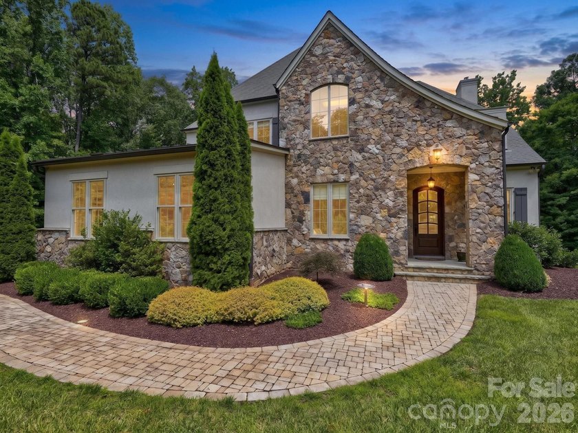 A first offering of this custom-built Simonini home in The - photo 44