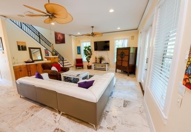 Spacious, custom-built home located on a private cul-de-sac - photo 2