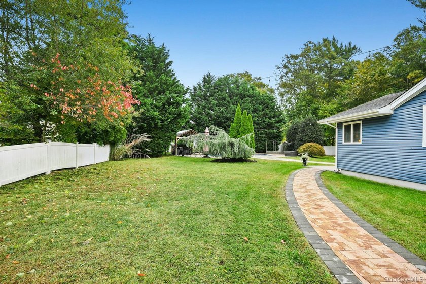 Surprisingly Spacious and Expanded Ranch in Sayville - Updated - photo 21