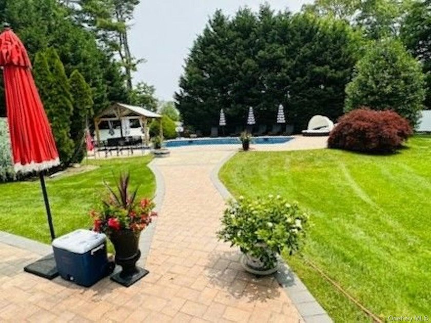 Surprisingly Spacious and Expanded Ranch in Sayville - Updated - photo 22