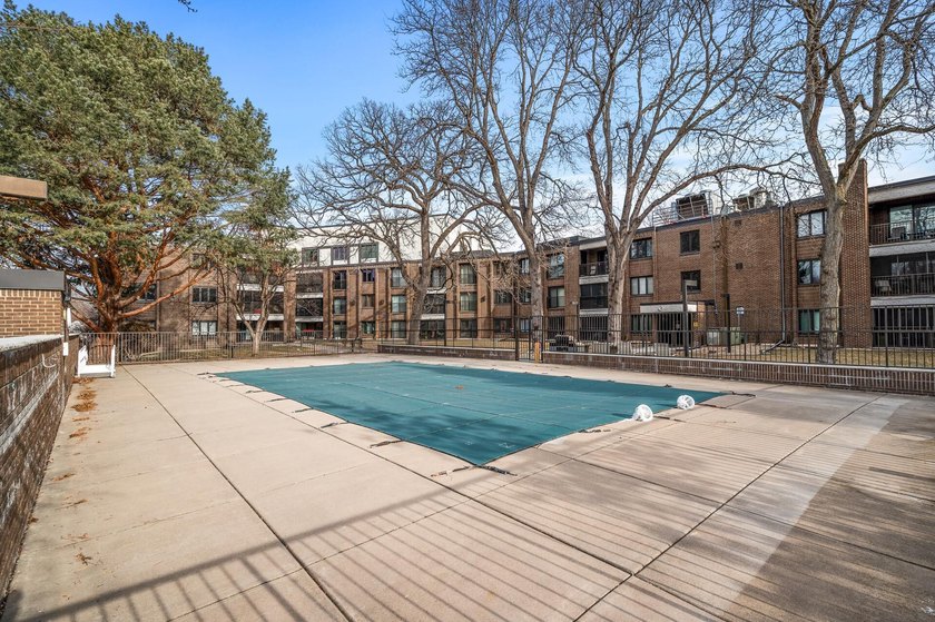 Affordable condo living! HOA fee pays almost EVERYTHING: water - photo 31