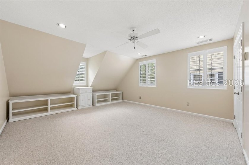 Tucked behind wrought iron gates on over four private, fenced - photo 33