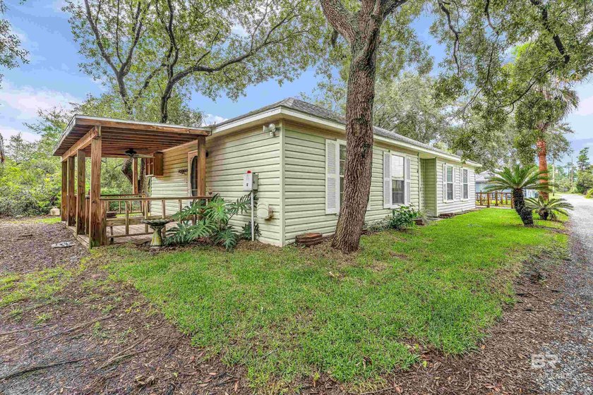 Investors or  owners - Hidden gem on Fort Morgan Road! Tucked - photo 2
